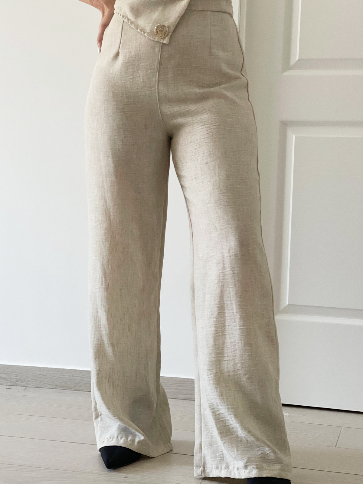 Tuta da donna senza spalline con bottoni decorativi - Cream