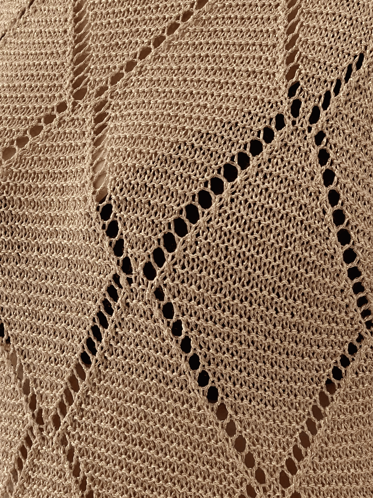Golden Hour - Canotta in crochet glitterato.
