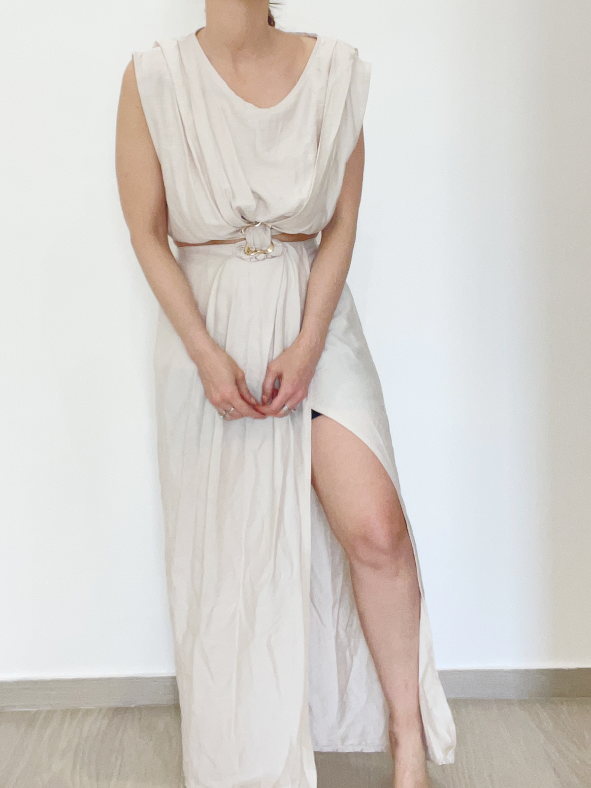 Lucilla Beige - Abito lungo da donna  – elegante con spacco e cintura in vita